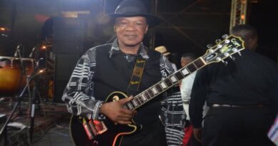EL MEJOR GUITARRISTA RÍTMICO DE LA MÚSICA AFRICANA HA PARTIDO: LOKASSA YA MBONGO ES LEYENDA EL MEJOR GUITARRISTA RÍTMICO DE LA MÚSICA AFRICANA HA PARTIDO: LOKASSA YA MBONGO ES LEYENDA